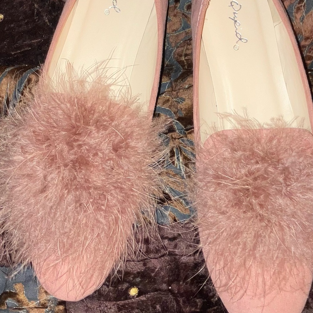 Qupid Apricot Suede Flats Loafers with Feather Top Size 9 NWT. Style name Regent